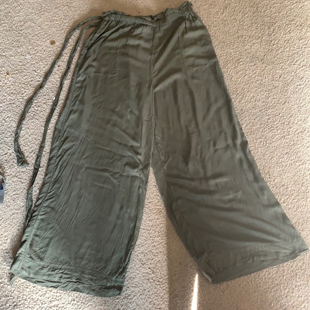 American eagle army green palazzo pants with pockets and belt!